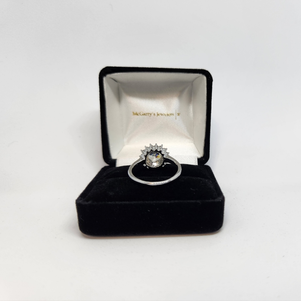 New stylish womens silver flower ring lab diamonds - Picture 4 of 6